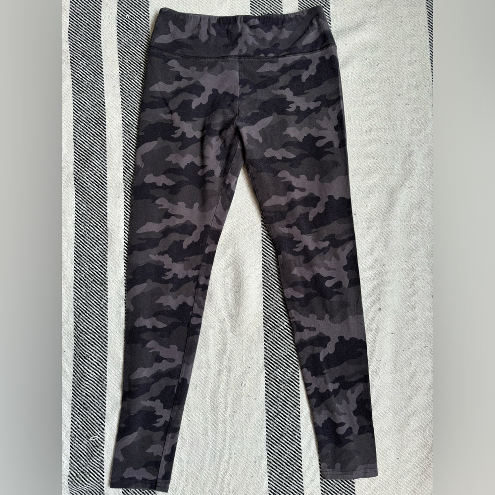 Wild Fable Camo Full Length Leggings in Gray Juniors S EUC